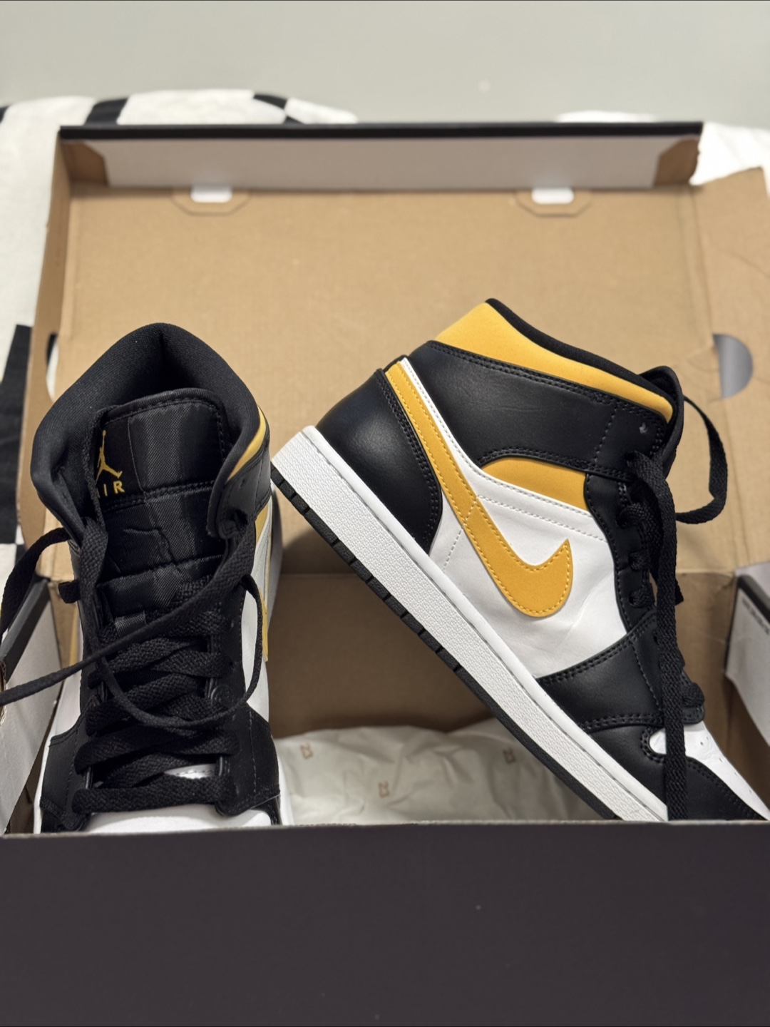 Air Jordan 1 Mid  Black/Yellow