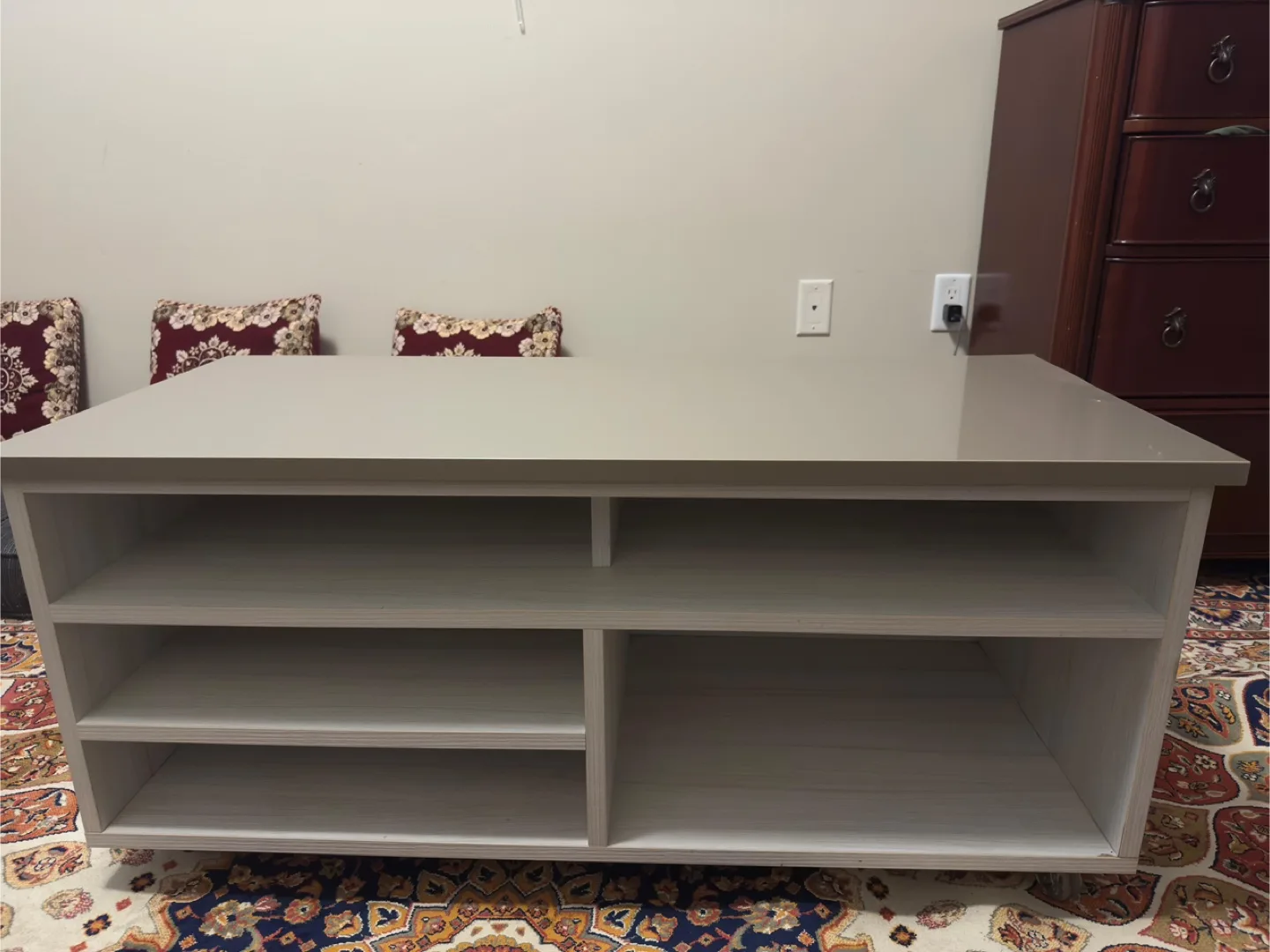 TV or coffee table image indicator(7)