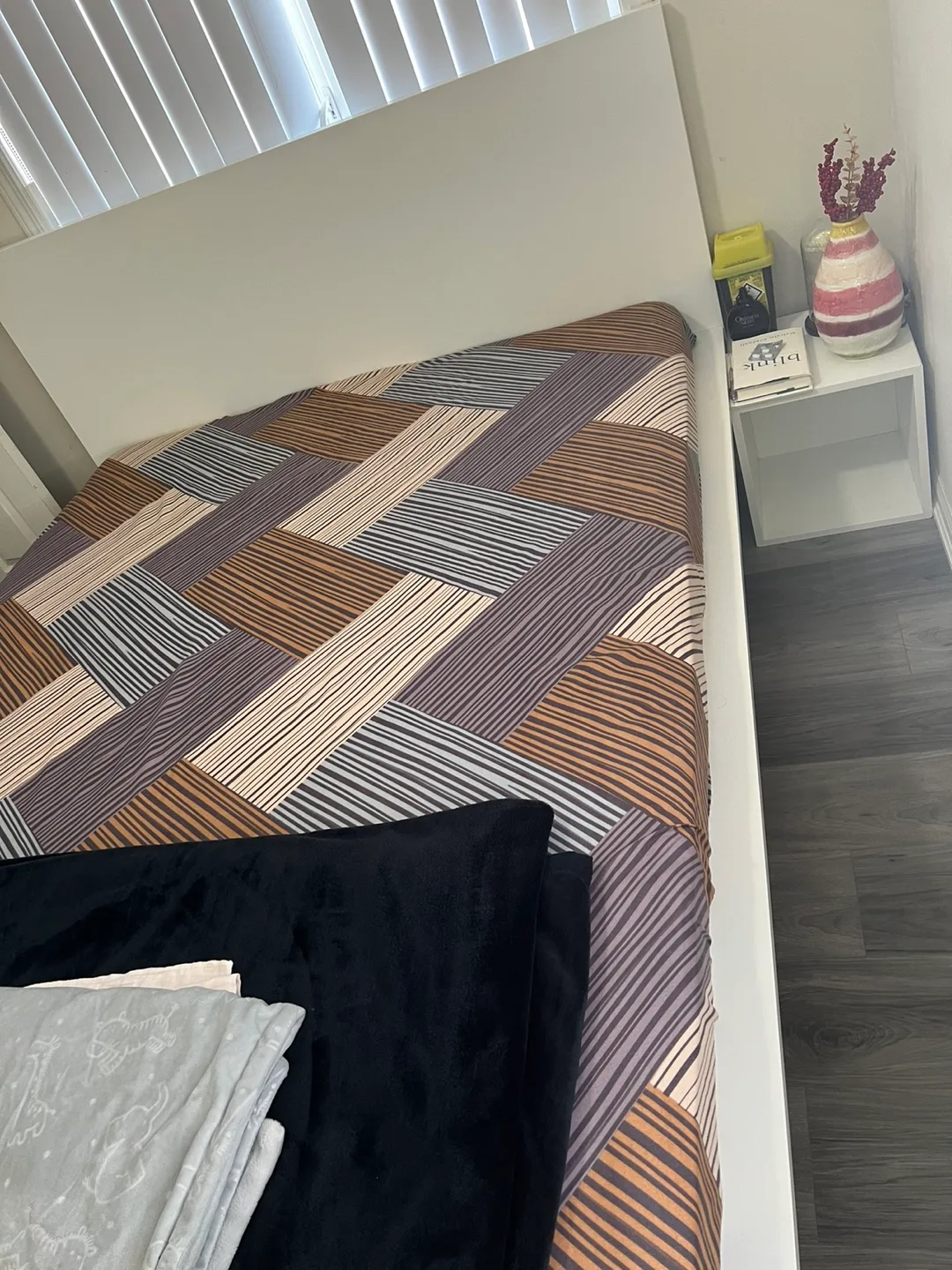 Queen Size Bed Frame & Mattress image indicator(3)