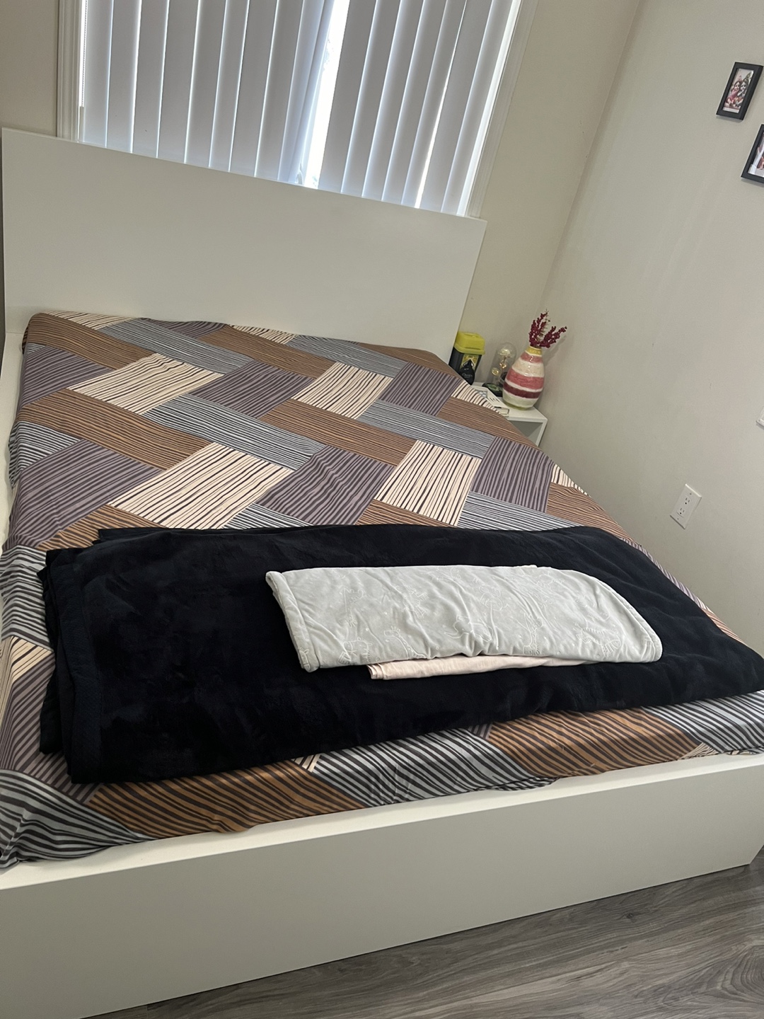 Queen Size Bed Frame & Mattress