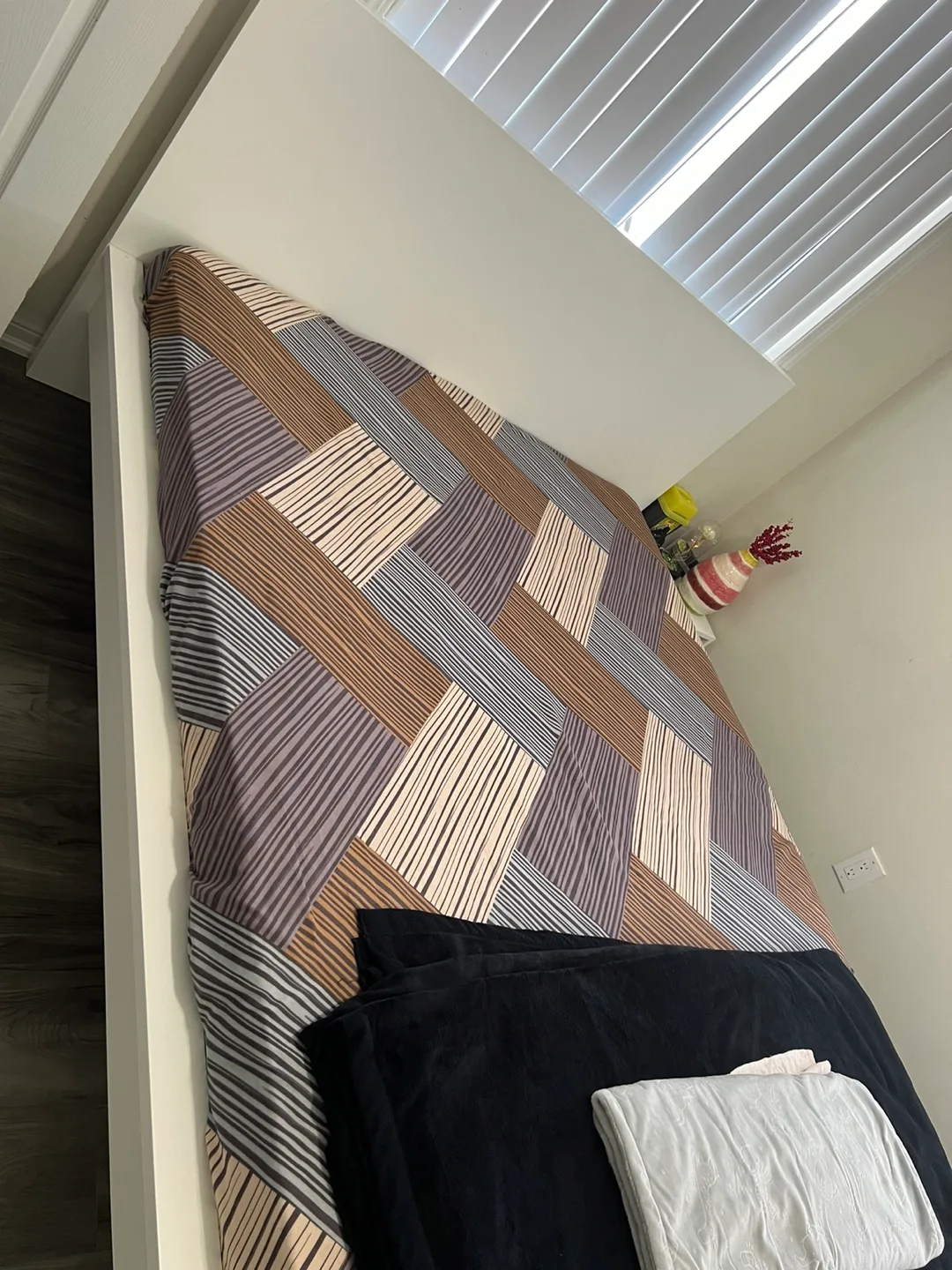 Queen Size Bed Frame & Mattress image indicator(2)