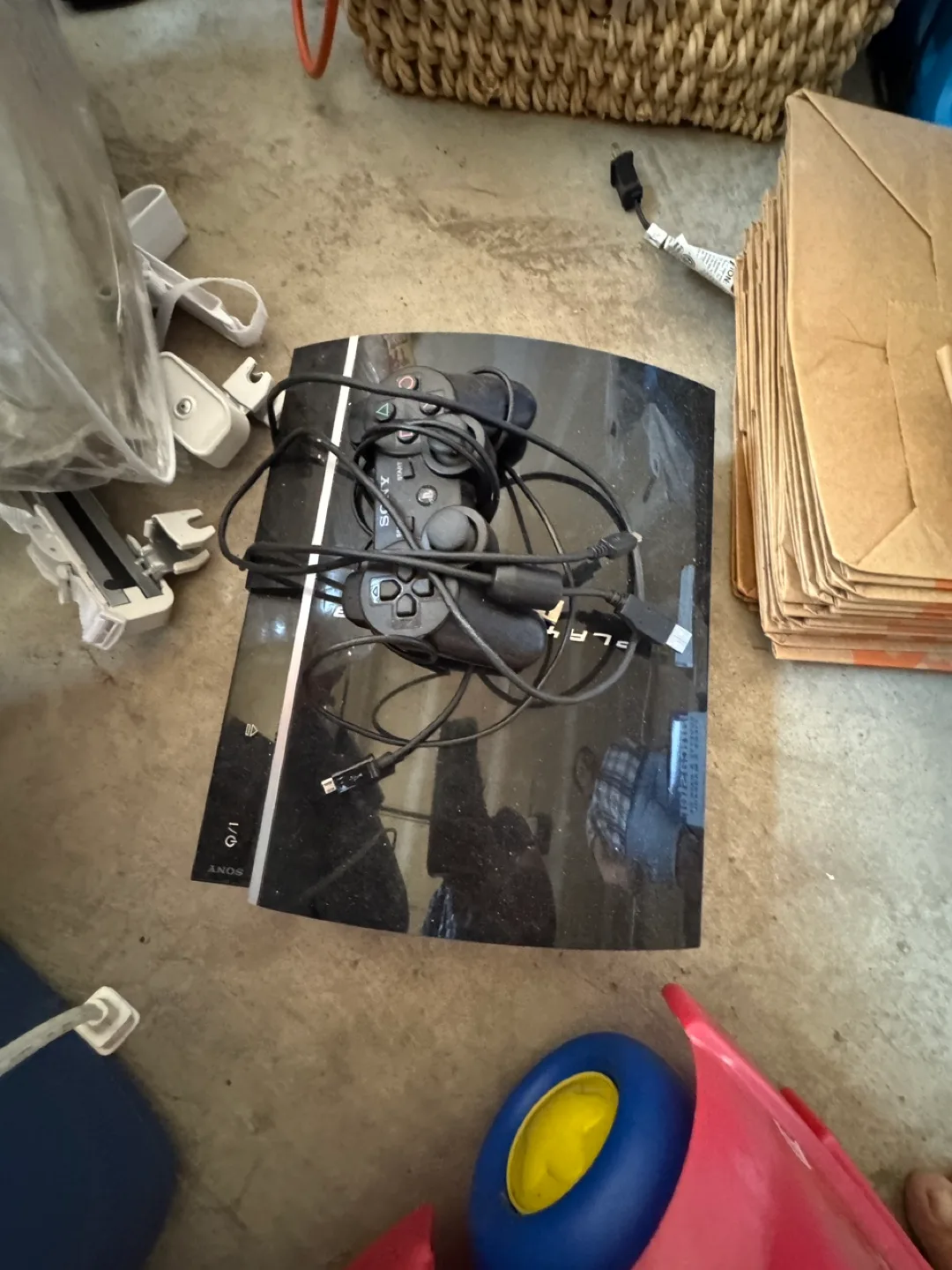 Sony PlayStation 3 (PS3) with Controller thumbnail