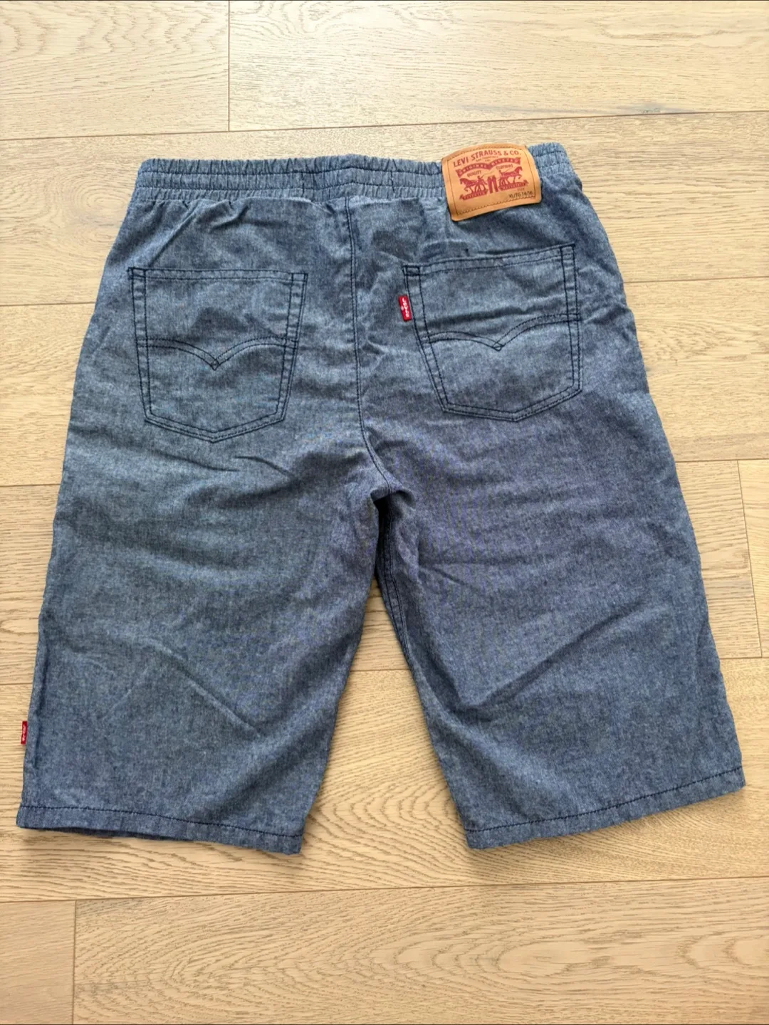 #freecycle Youth Levi's Shorts XL image indicator(2)