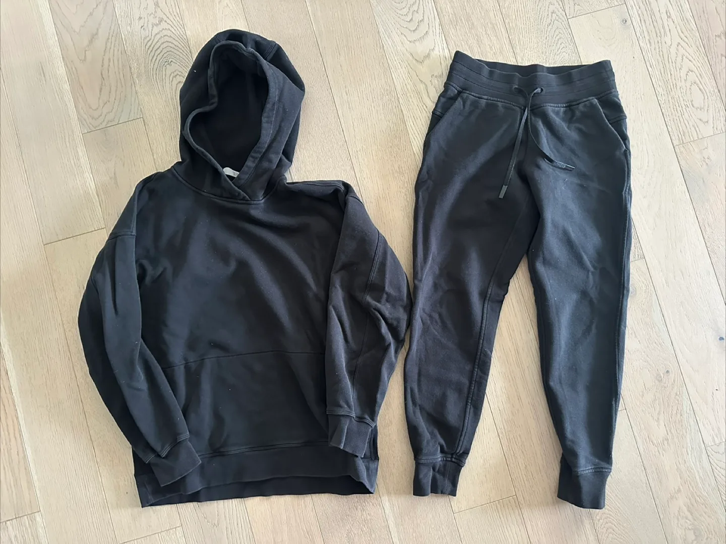 Lululemon size 4 woman’s sweatsuit thumbnail