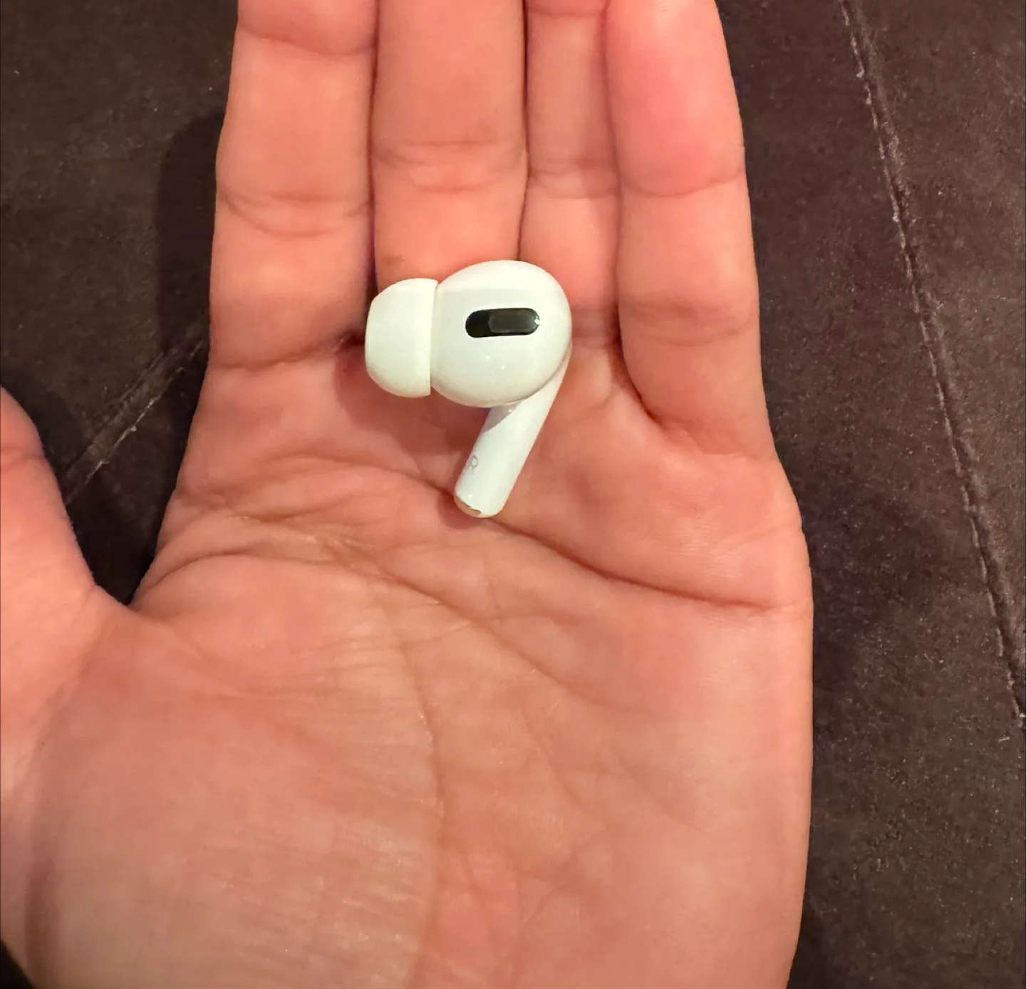 AirPods Pro 1 - A2083 - Right Bud only! thumbnail