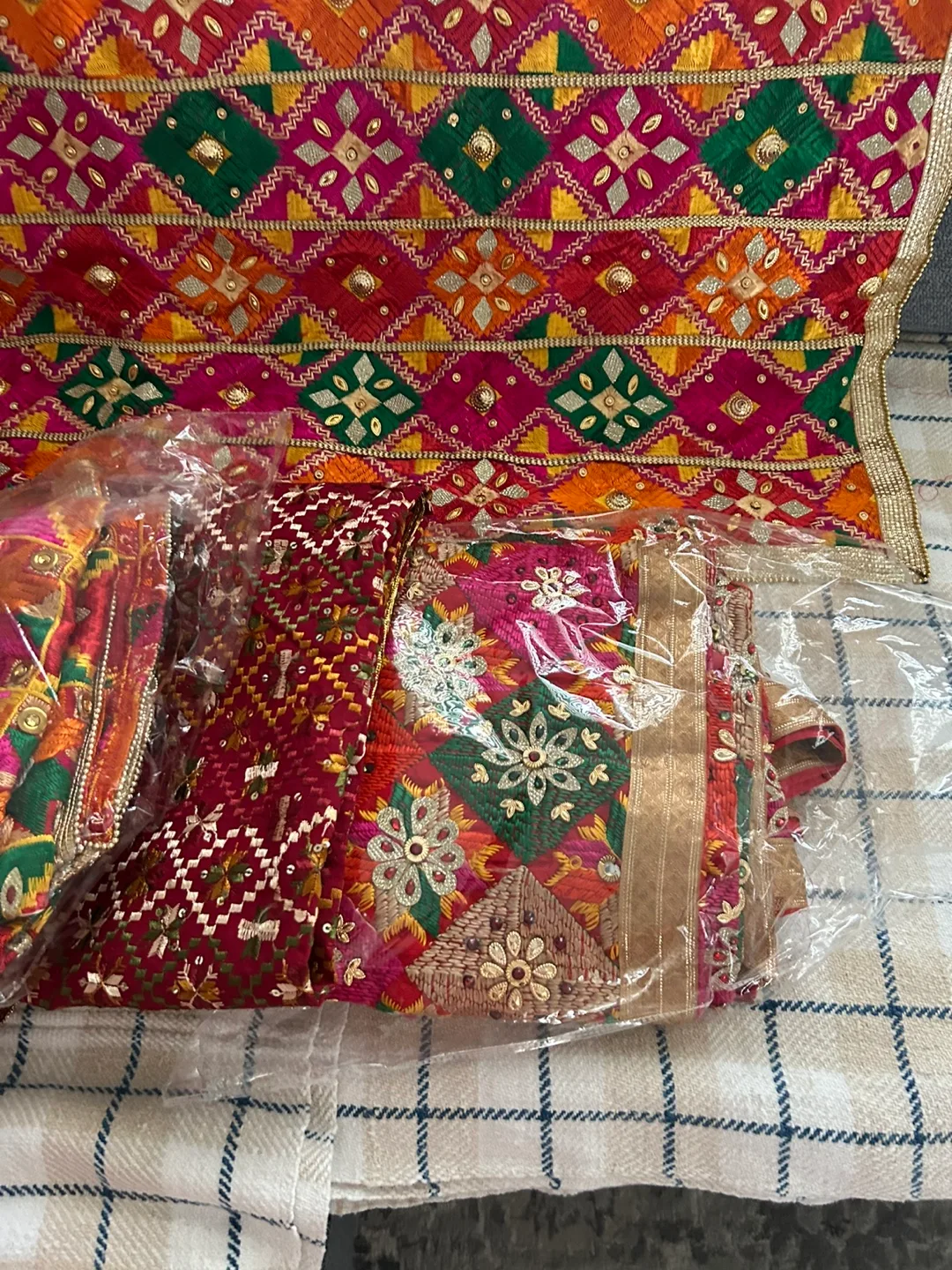Phulkari - Traditional Punjabi Wedding Items Jagoo image indicator(4)