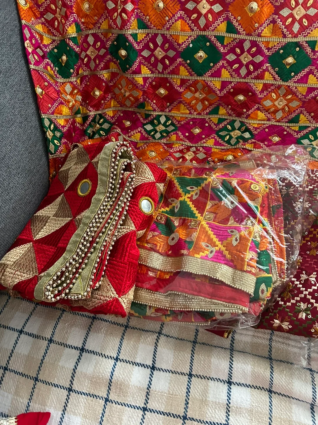 Phulkari - Traditional Punjabi Wedding Items Jagoo image indicator(5)