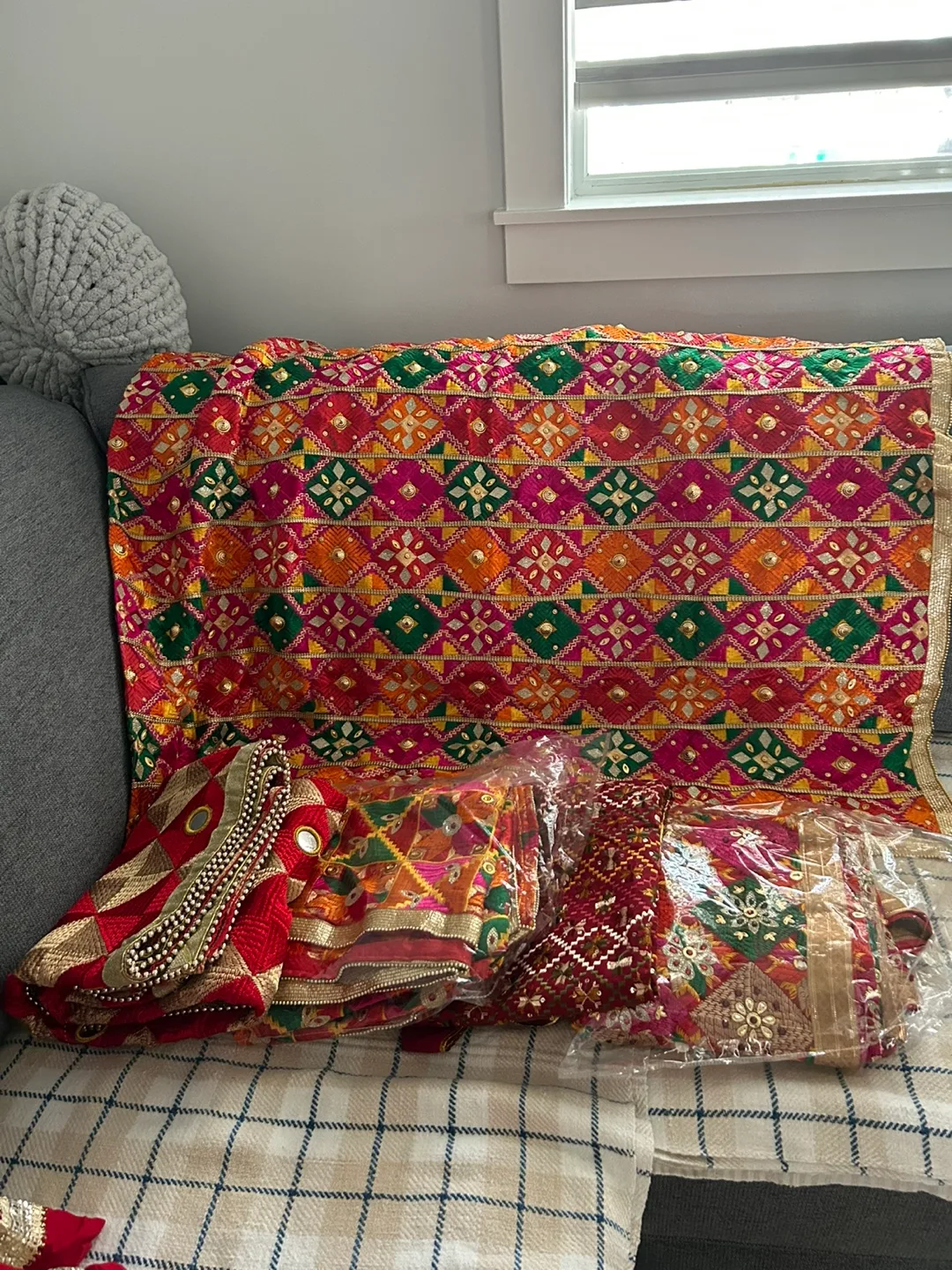 Phulkari - Traditional Punjabi Wedding Items Jagoo image indicator(3)