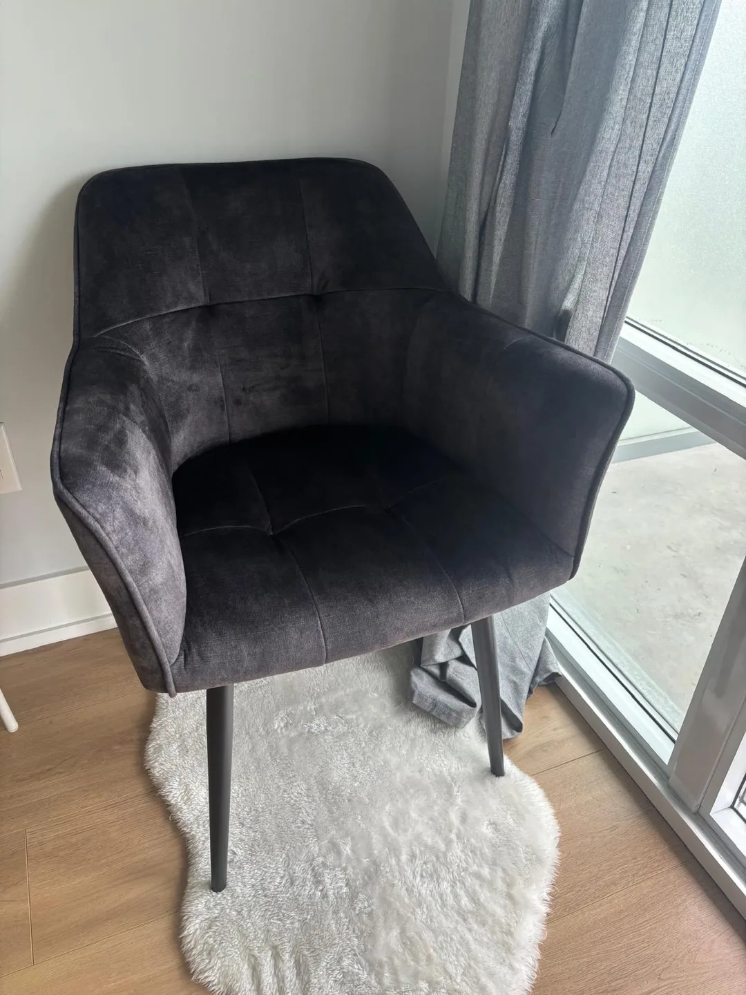 Dining Table with 4 dining chairs image indicator(3)