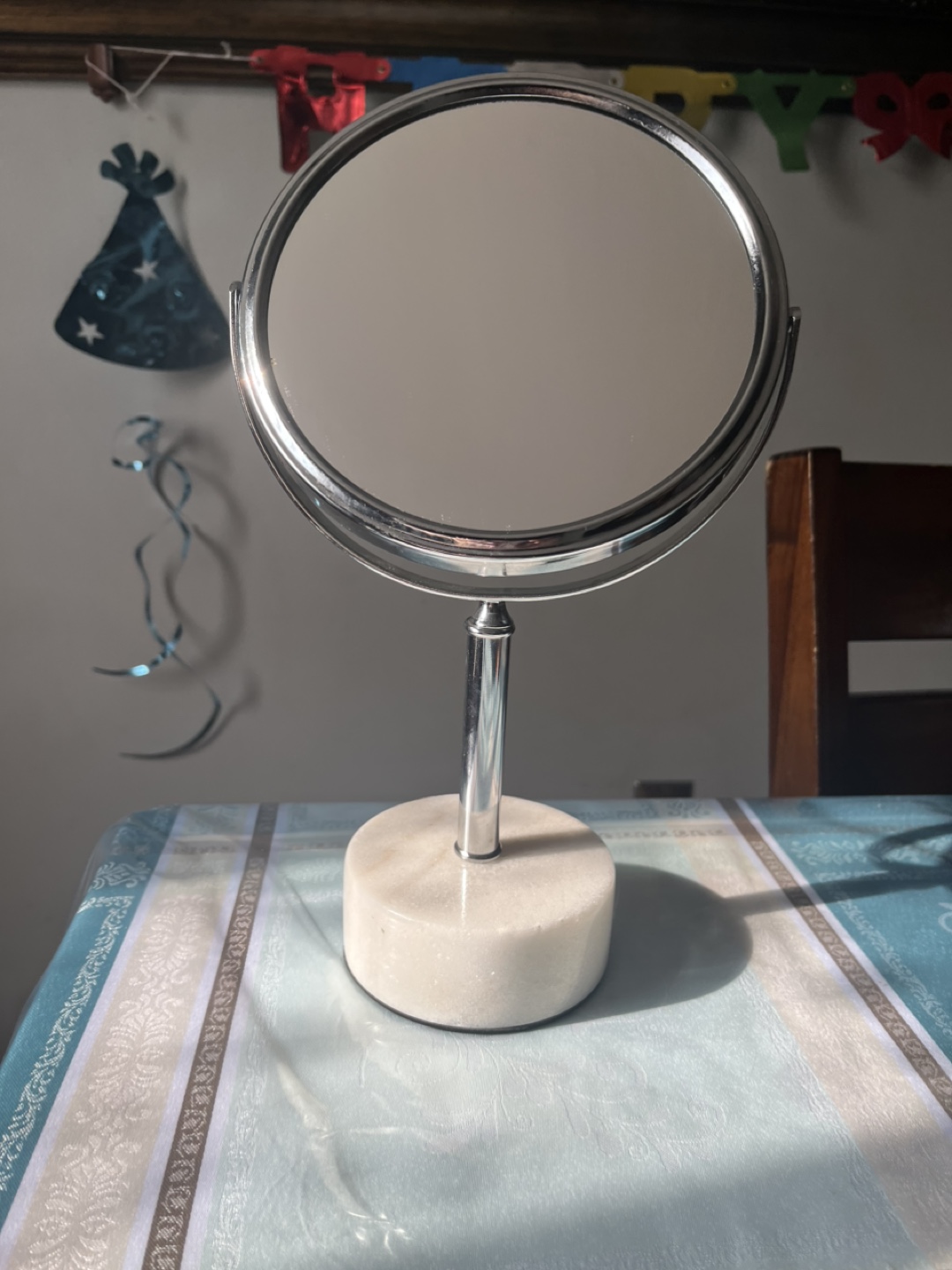 Standing magnifying Mirror