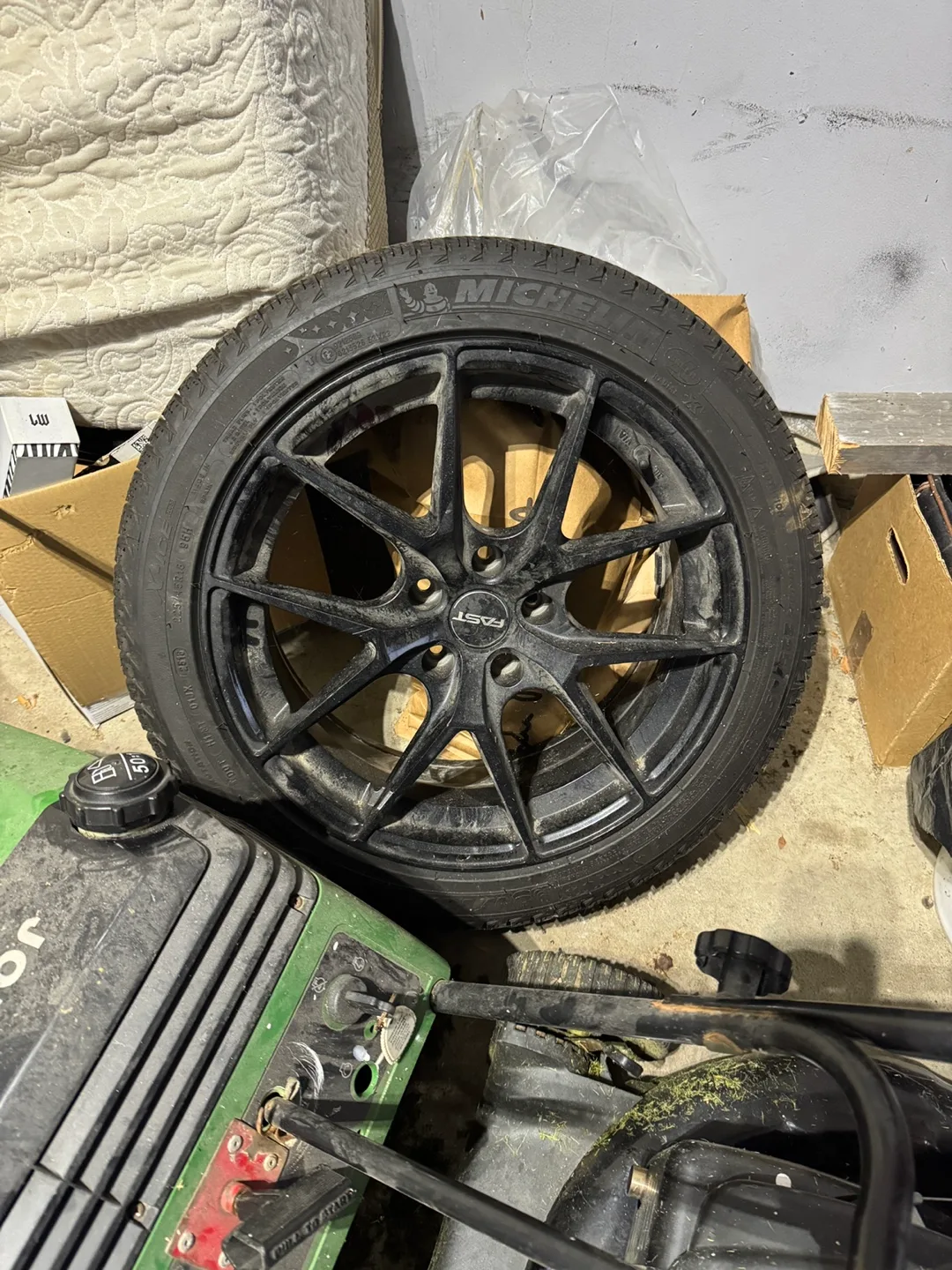 Michelin X-ICE SNOW 225/45R18 95H Tire thumbnail