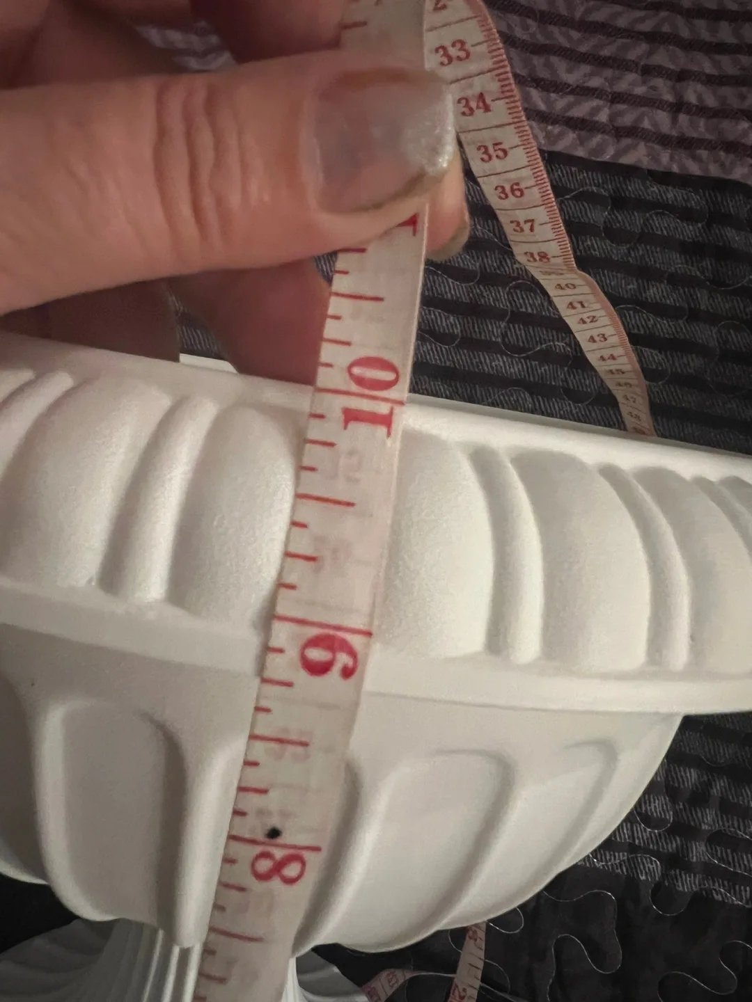 White Plastic Urn Planter- Set of 2 image indicator(2)