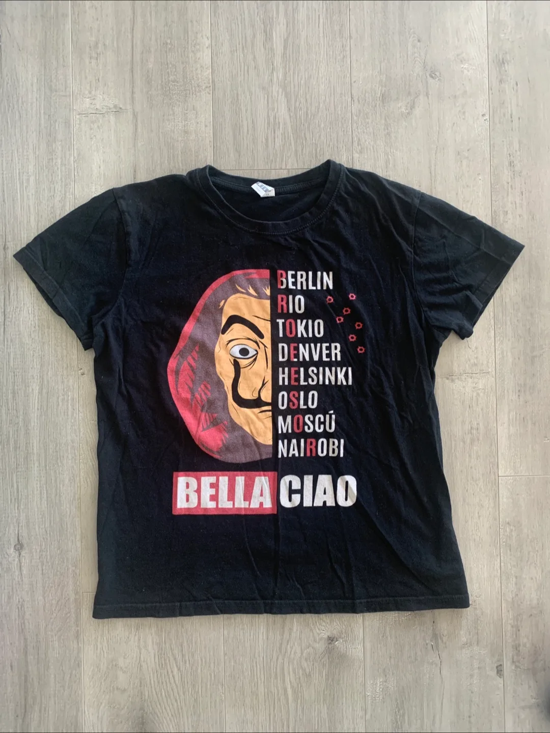 Money Heist Bella Ciao T-shirt, Size M image indicator(2)