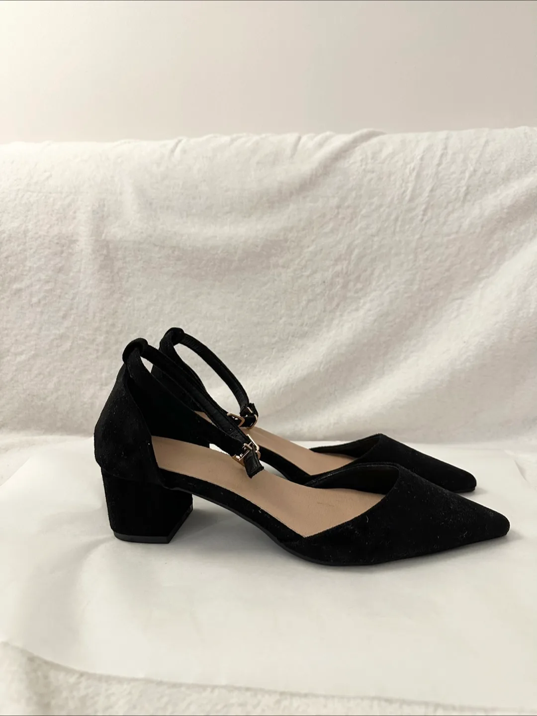 Black Ankle Strap Block Suede Heel Shoes image indicator(3)