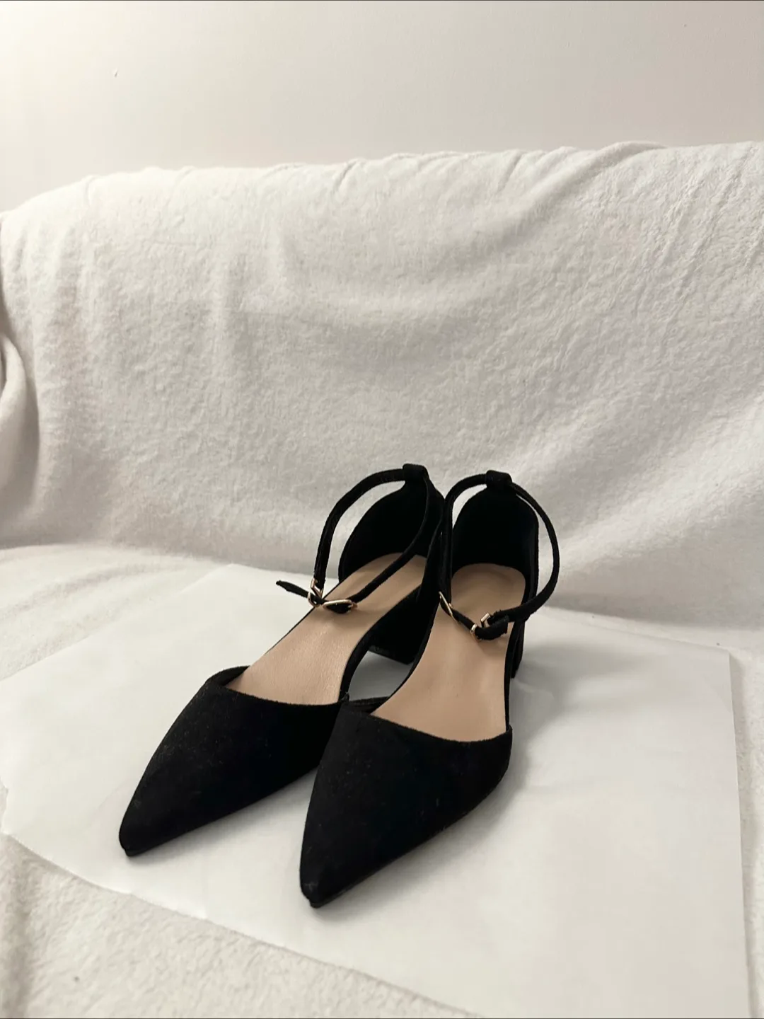 Black Ankle Strap Block Suede Heel Shoes image indicator(2)