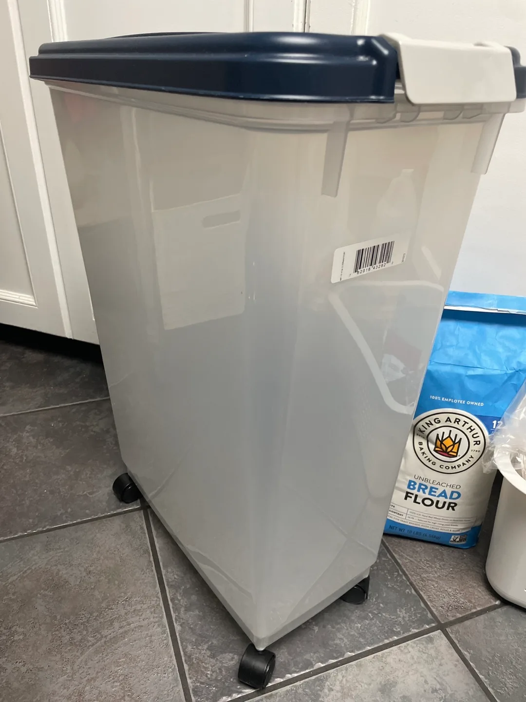 pet food Storage Container #freecycle thumbnail