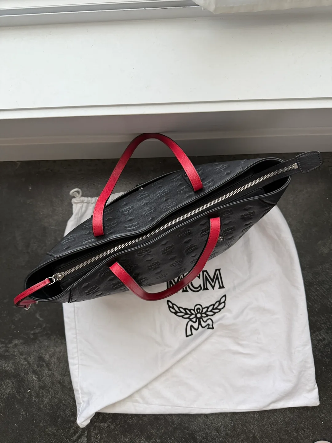 MCM Black Leather Tote Bag image indicator(2)