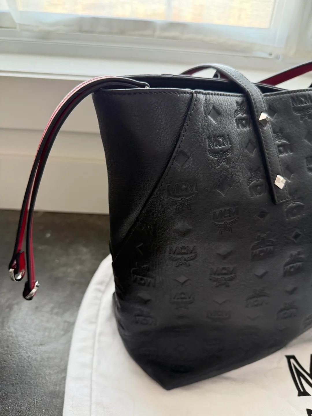 MCM Black Leather Tote Bag image indicator(5)