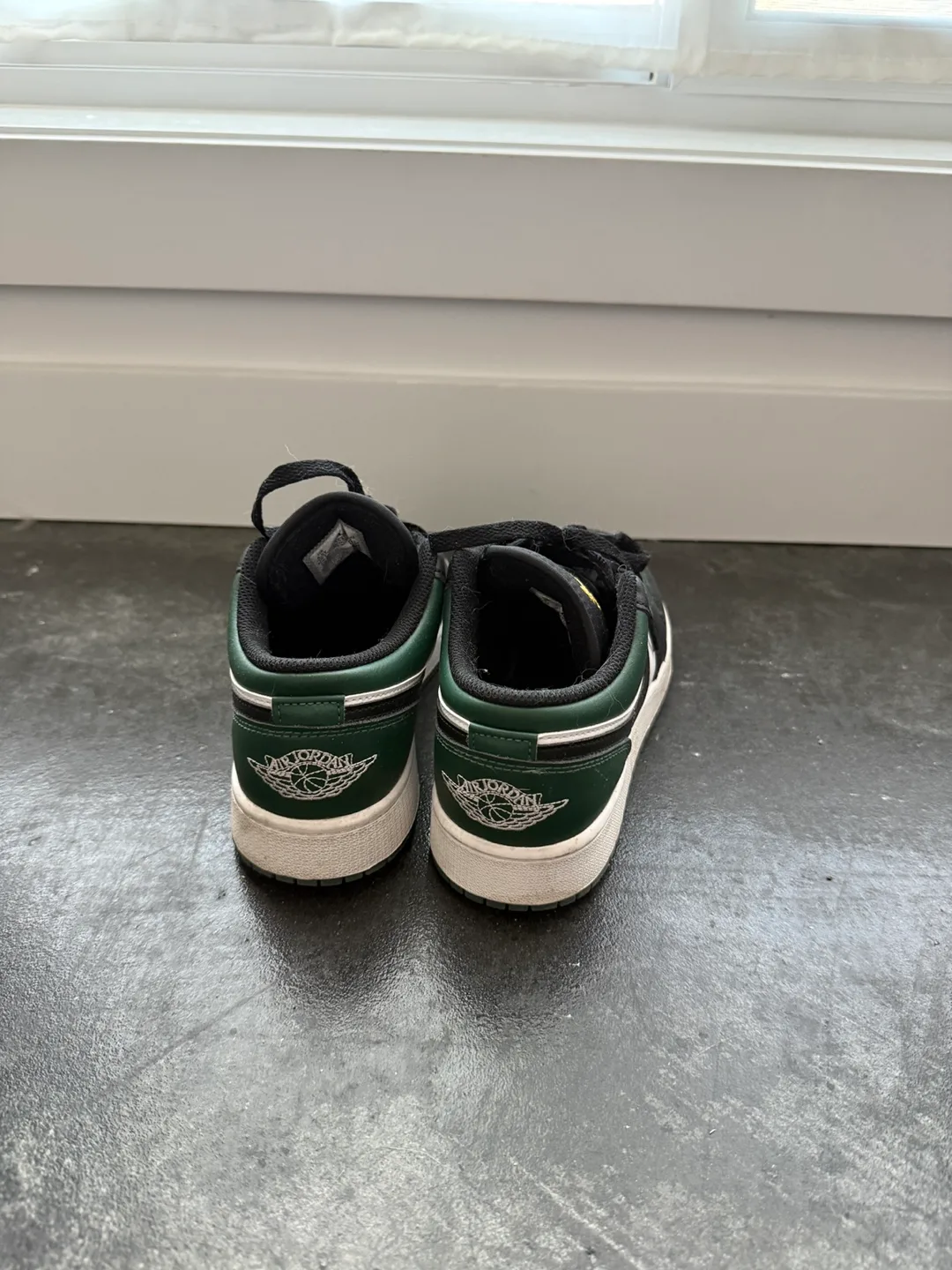 Nike Air Jordan 1 Low Green image indicator(3)