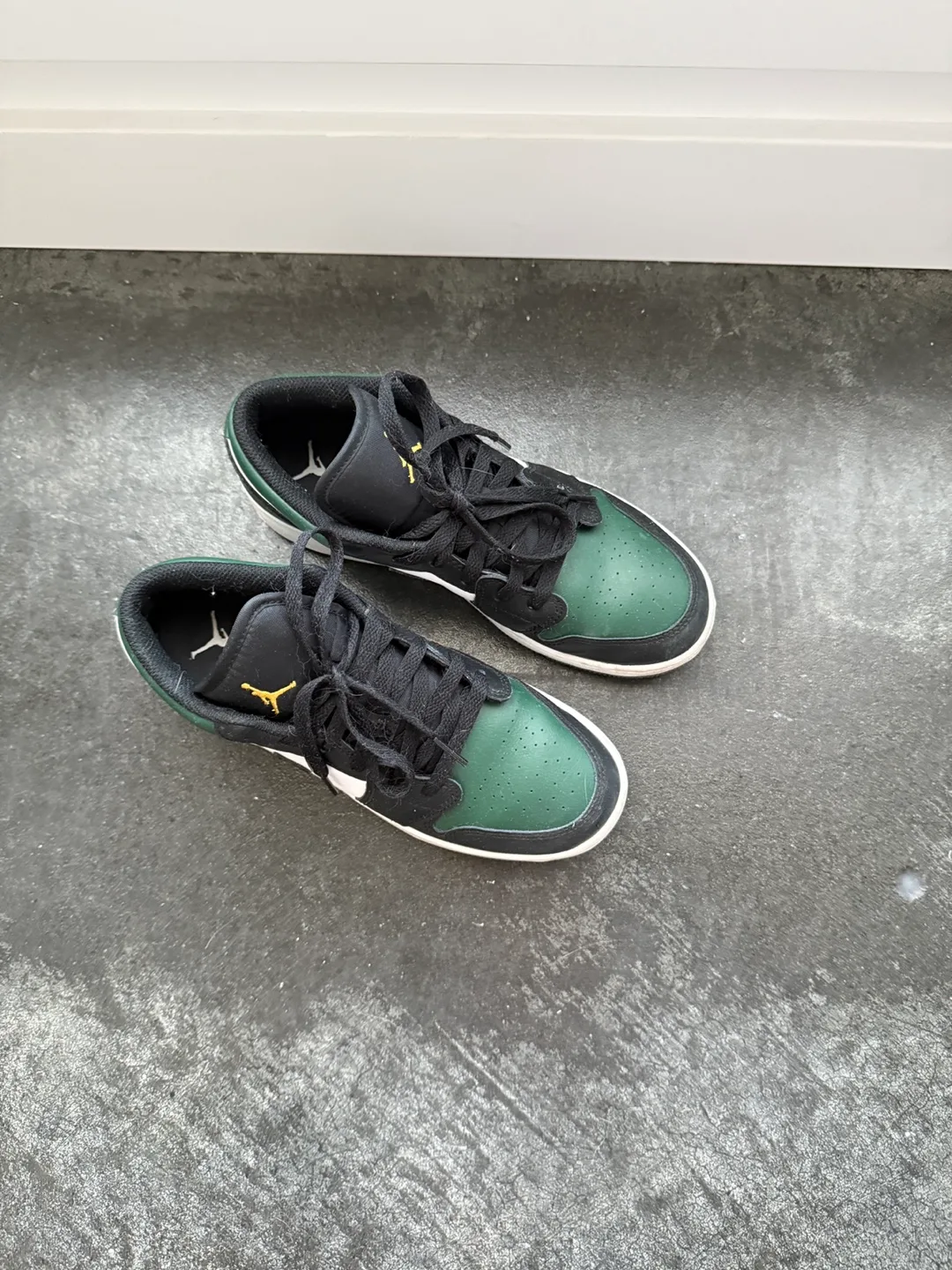 Nike Air Jordan 1 Low Green image indicator(2)