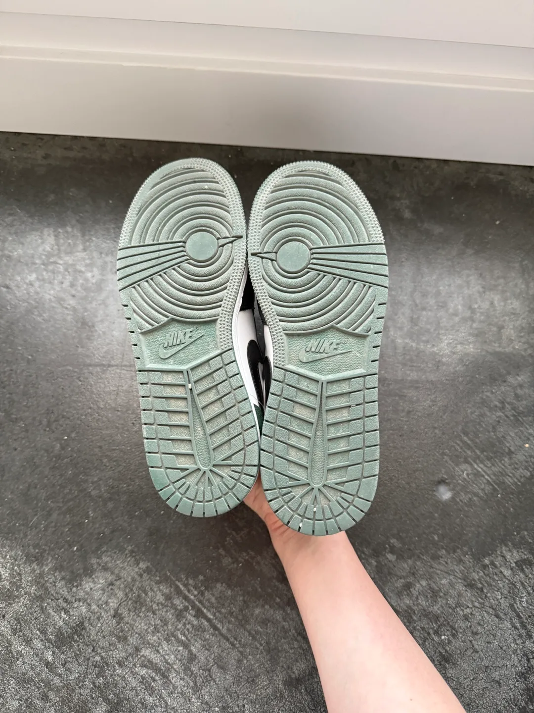 Nike Air Jordan 1 Low Green image indicator(5)