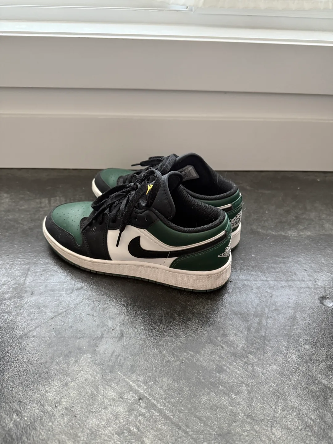 Nike Air Jordan 1 Low Green image indicator(4)