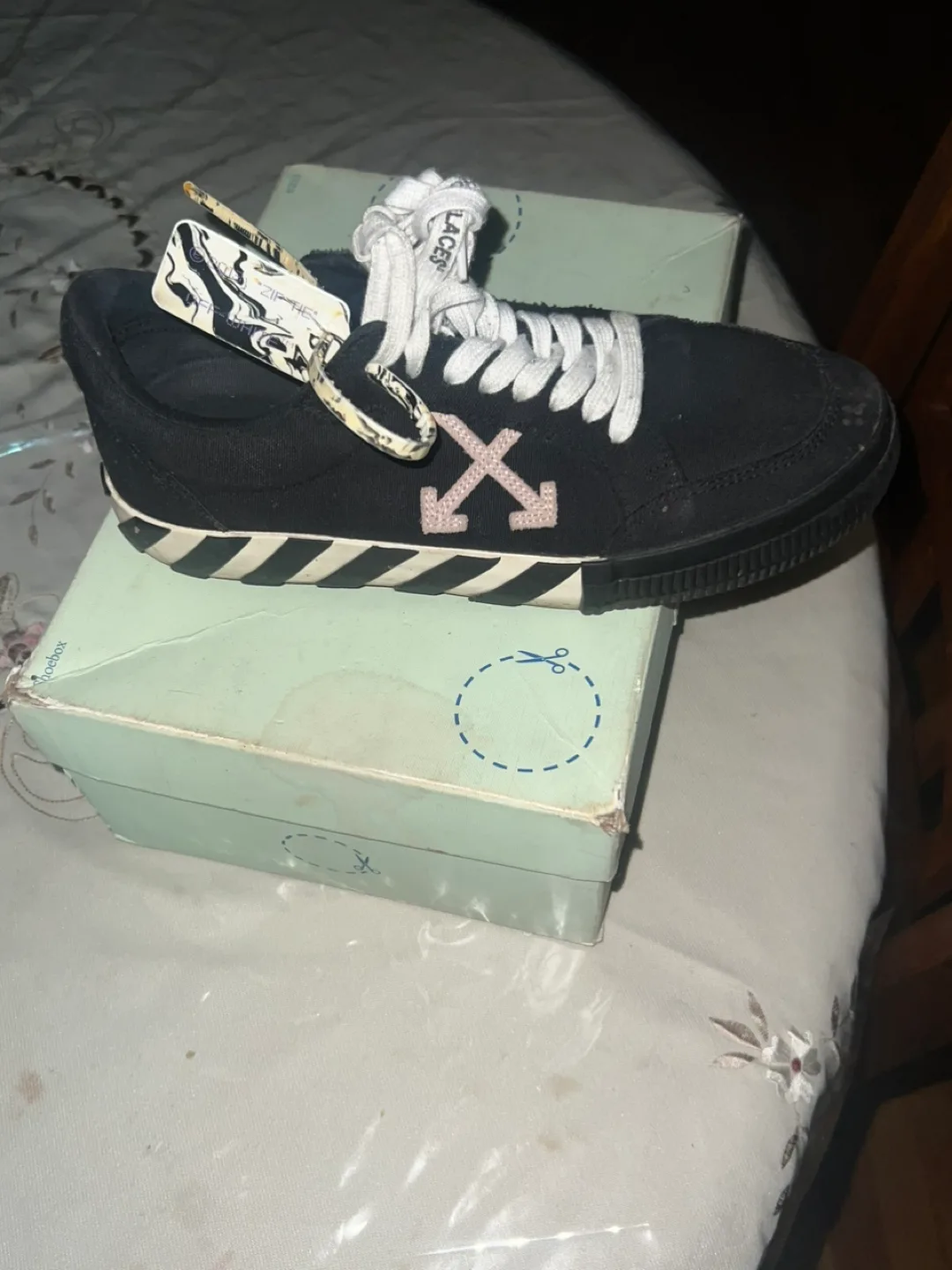 Off-White Black Canvas Low Vulcanized Sneakers image indicator(4)