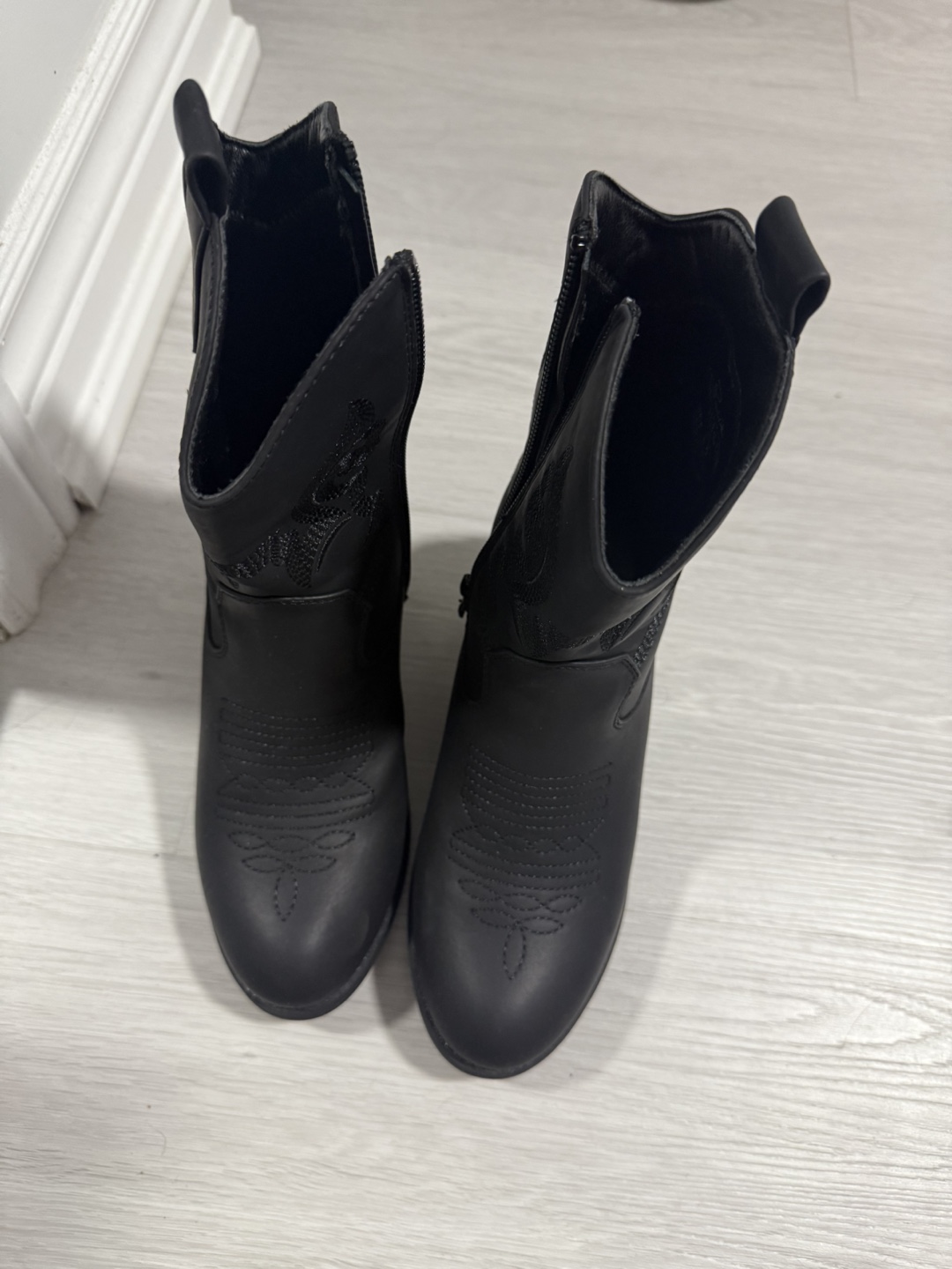 Black Cowboy Boots, Size 7 - photo 2