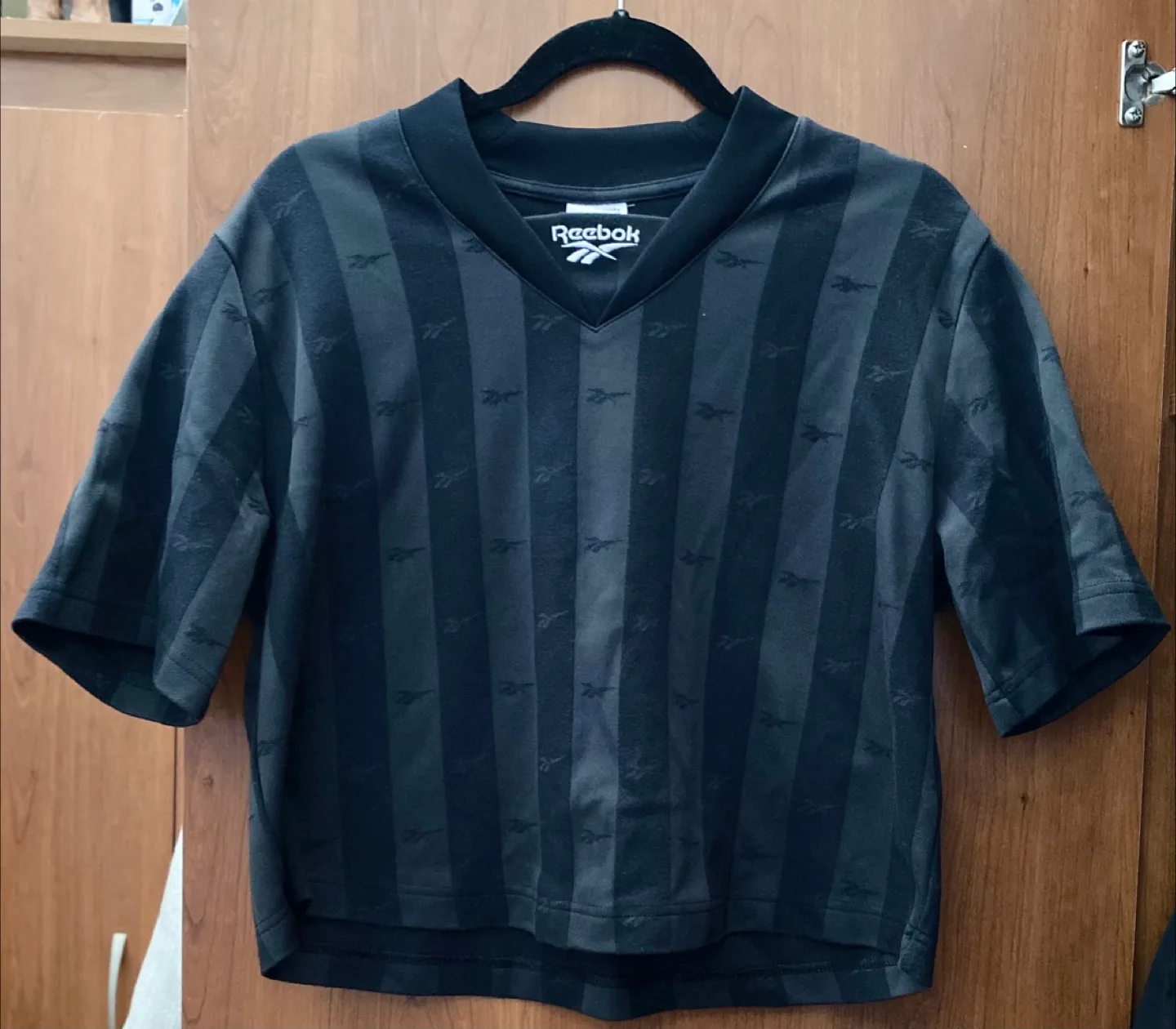 REEBOK CLASSIC V-NECK CROPPED POLO SHIRT thumbnail
