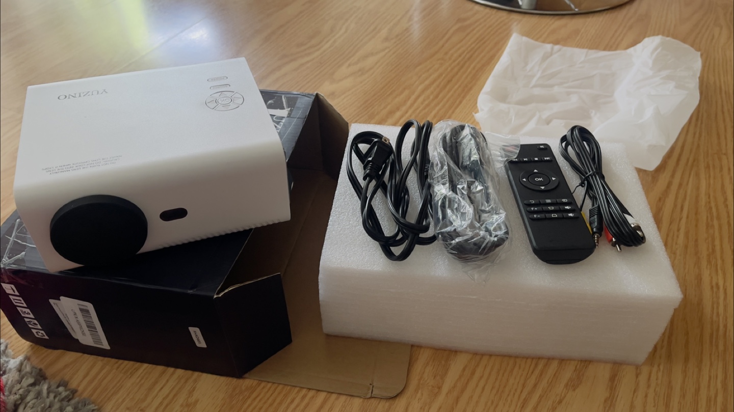 YUZINOA Projector, White, Includes Remote - photo 2