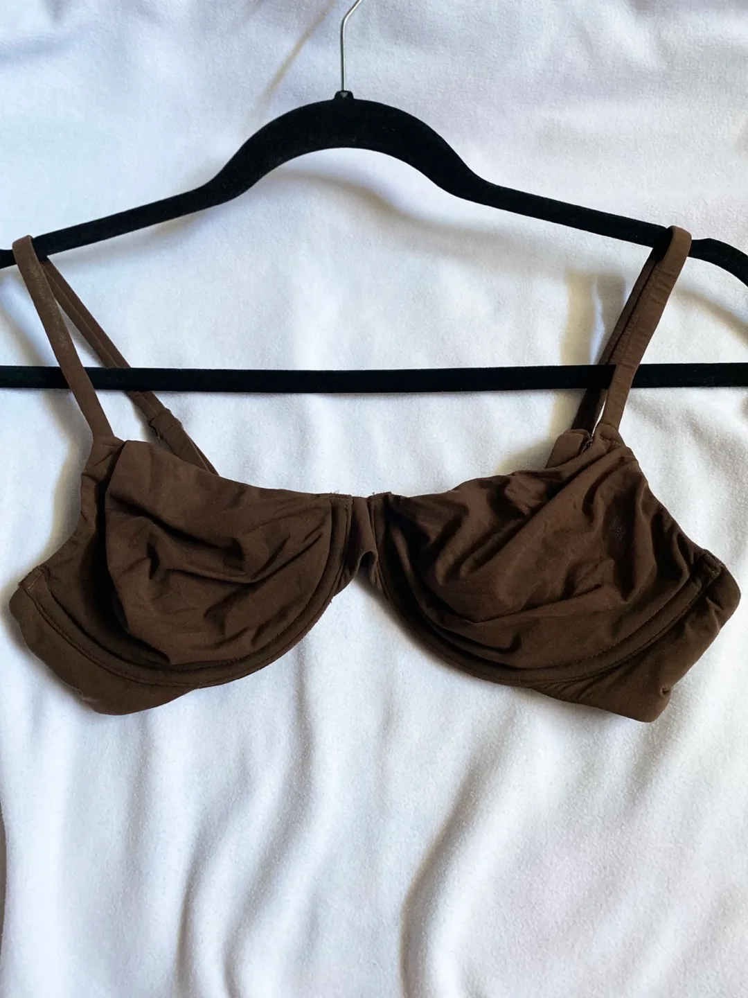 2 SKIMS AND 2 VICTORIAS SECRET BRALETTES image indicator(6)