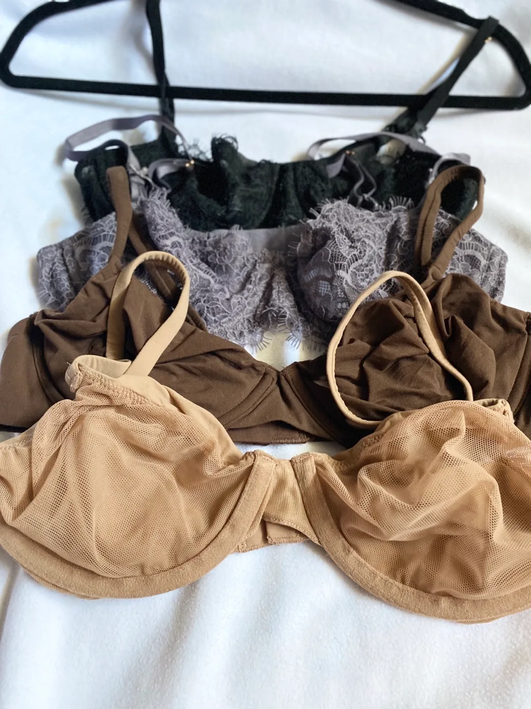 2 SKIMS AND 2 VICTORIAS SECRET BRALETTES image indicator(2)