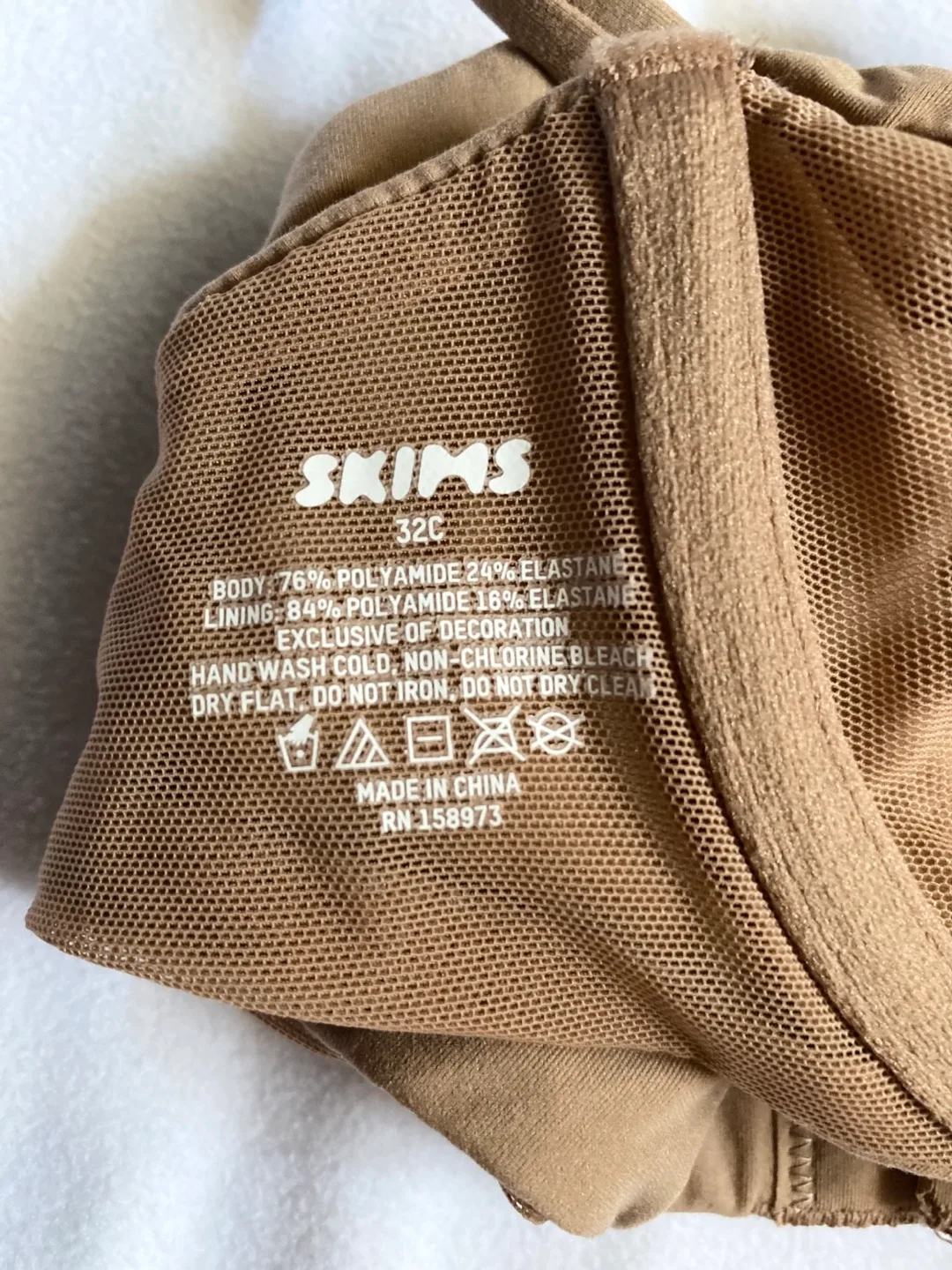 2 SKIMS AND 2 VICTORIAS SECRET BRALETTES image indicator(7)