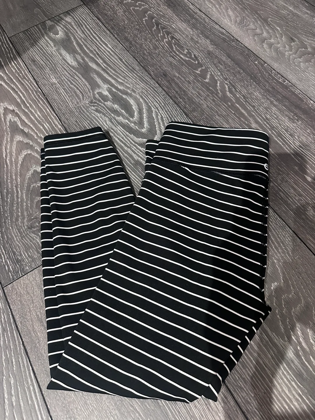 GapFit Blackout Stripe Leggings - Size M thumbnail