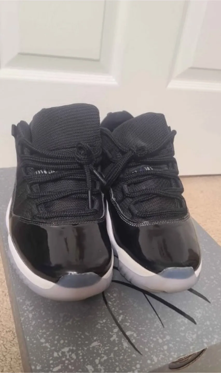 Jordan 11 Retro Little Flex Black/White image indicator(2)