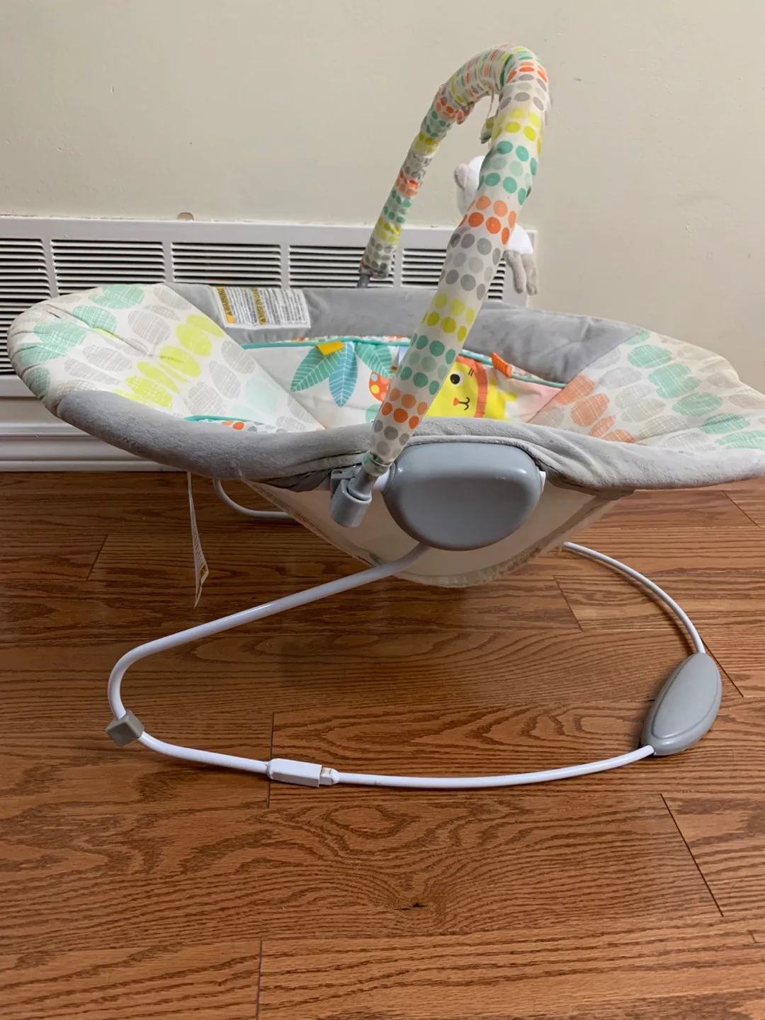 Baby Bouncer Bassinet with Hanging Toy image indicator(4)
