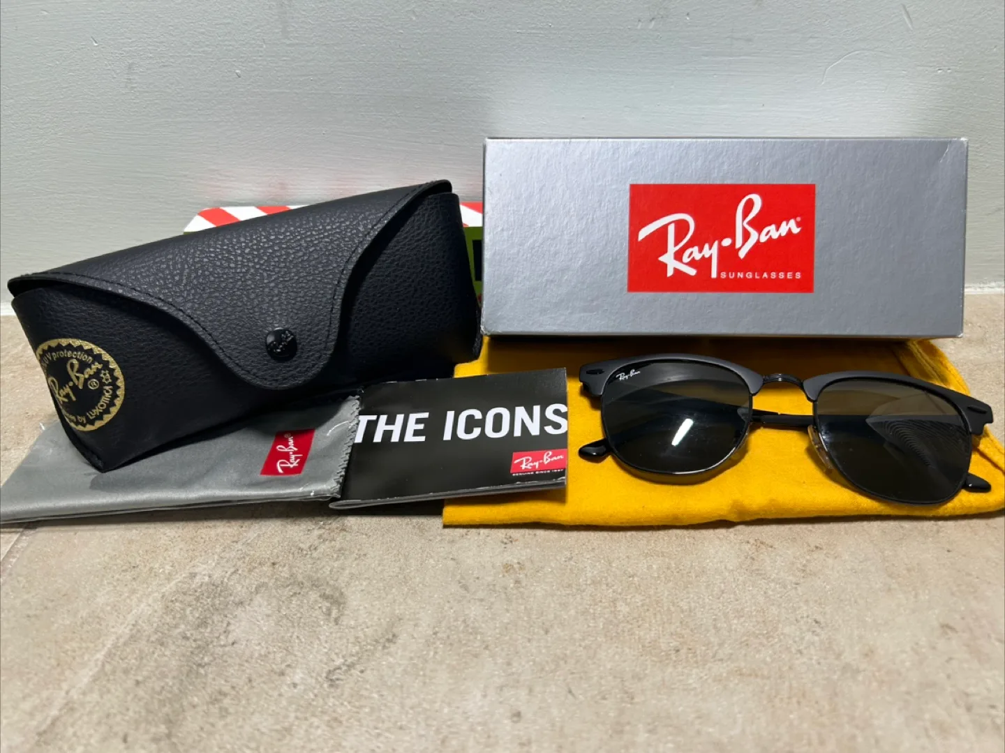 Ray-Ban Clubmaster Metal RB3716 thumbnail