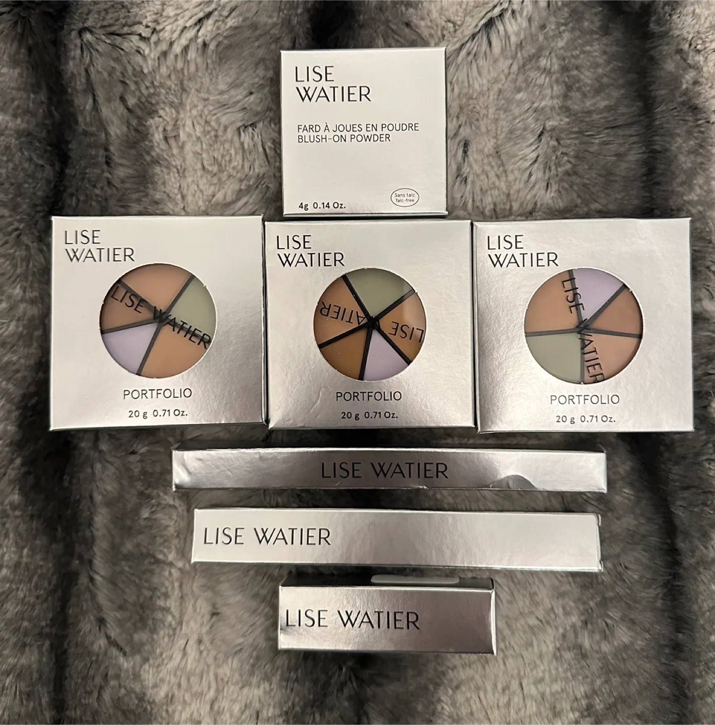$30-Lise Watier Cosmetics Bundle image indicator(3)