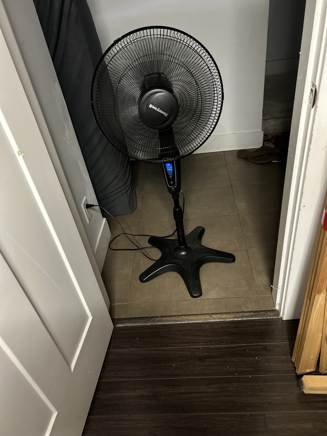 Honeywell Black Stand Fan