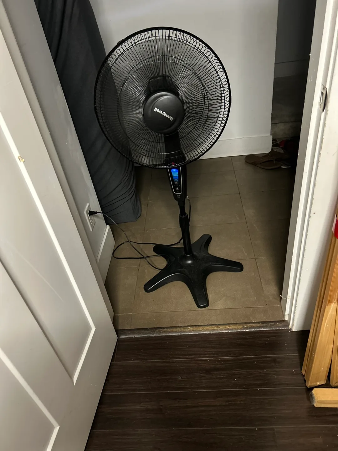 Honeywell Black Stand Fan thumbnail