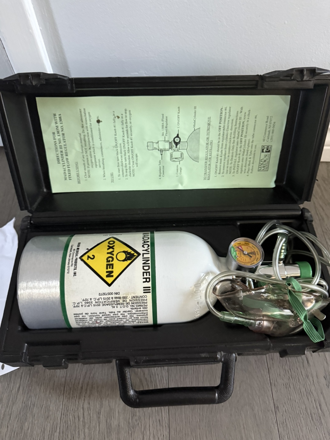 MadaCylinder III Oxygen Tank with Regulator