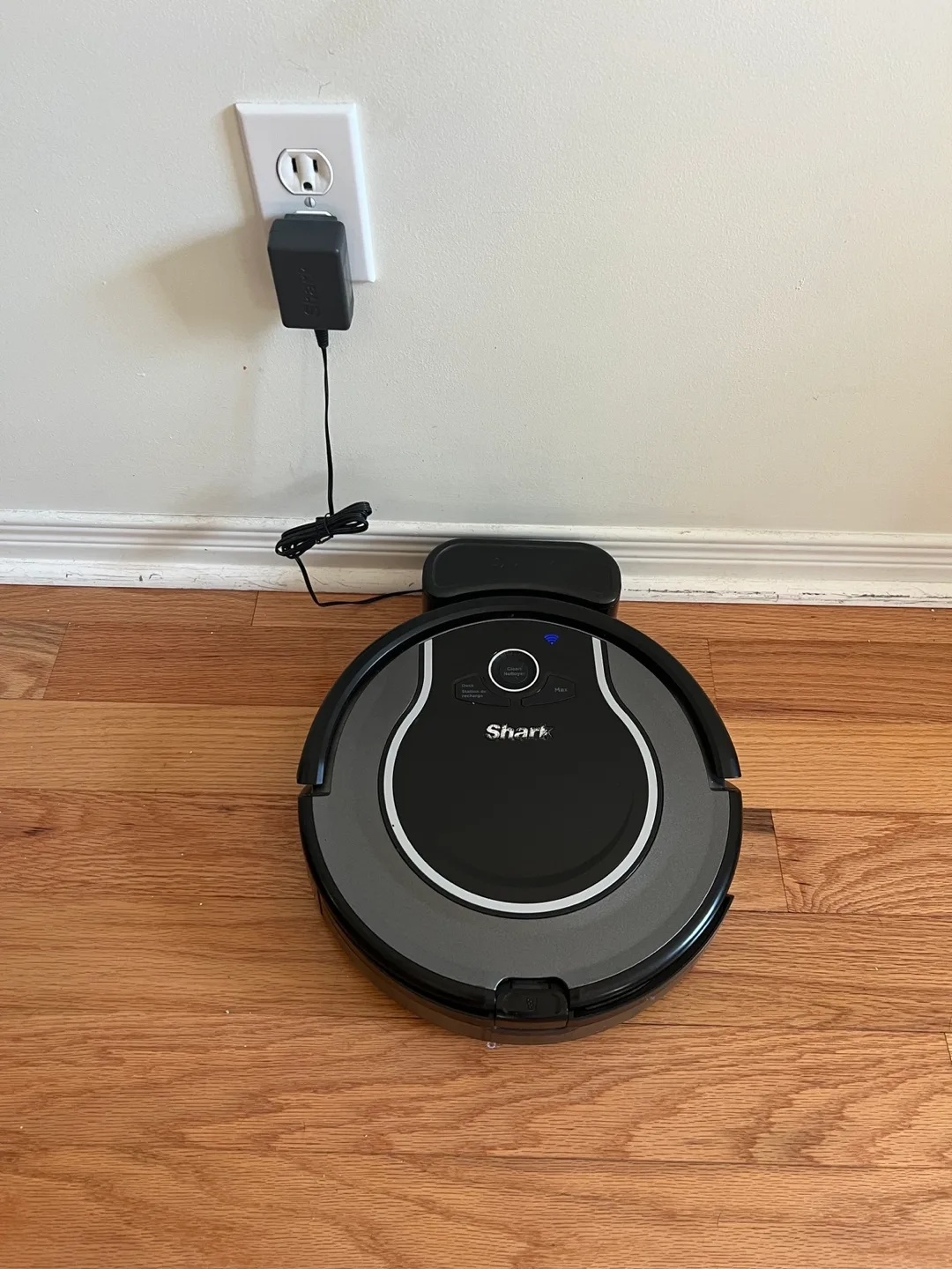 Shark Robot Vacuum - Great Condition! thumbnail