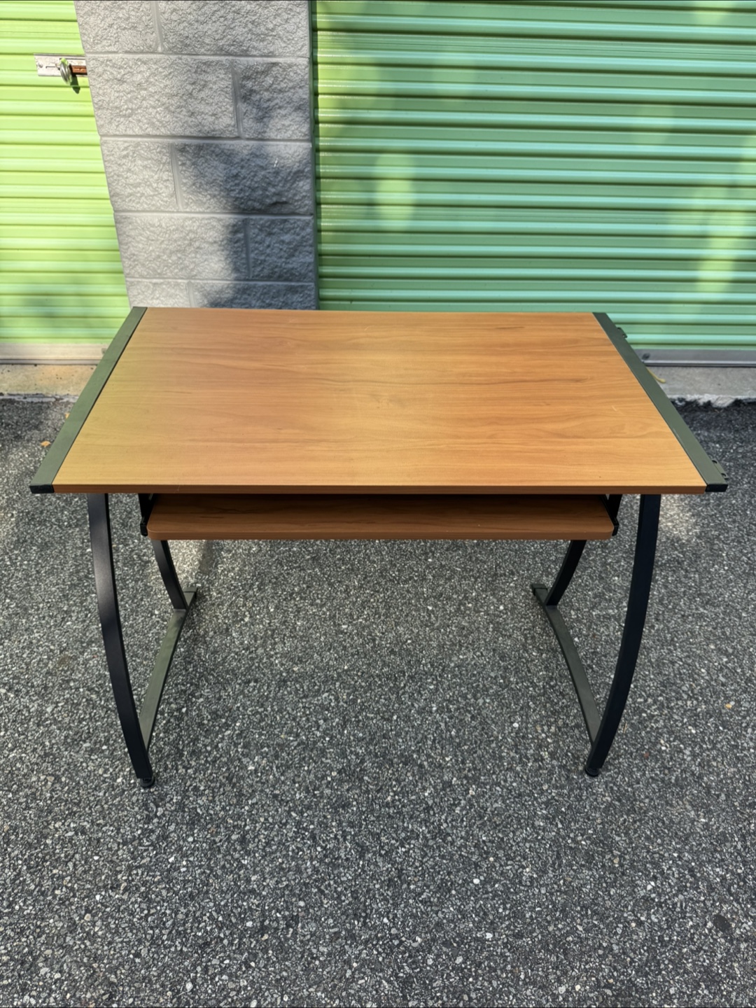 Desk - photo 5