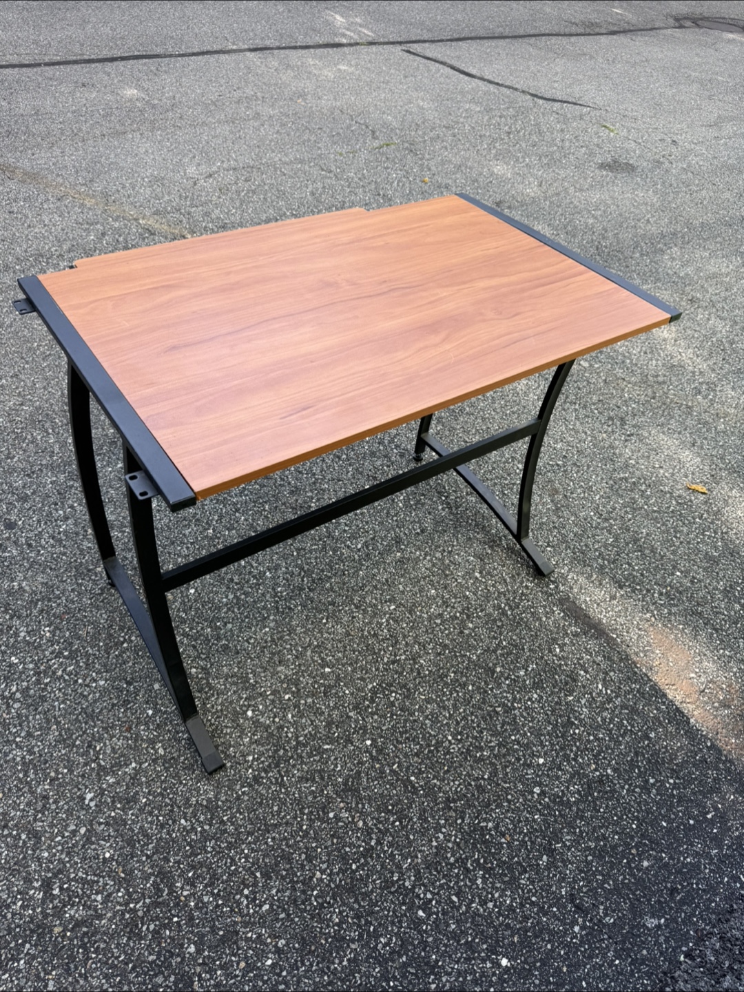 Desk - photo 4