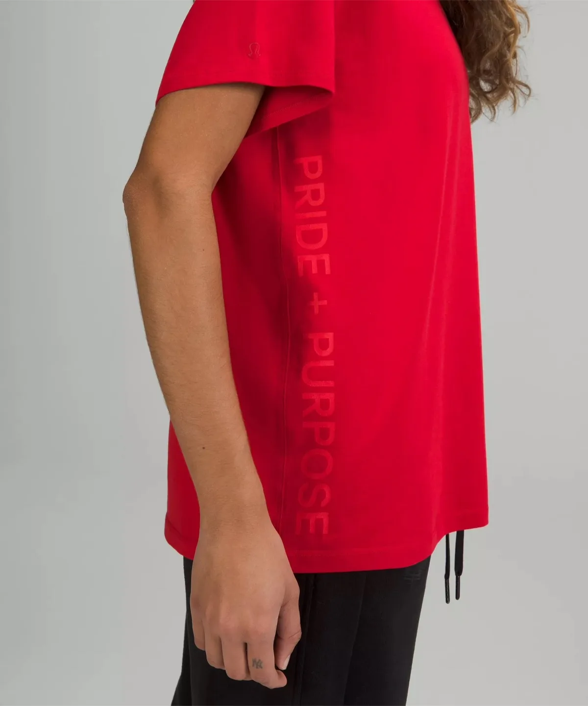 Lululemon team Canada sise 4 red Tshirt image indicator(3)