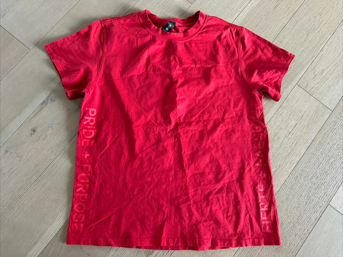 Lululemon team Canada sise 4 red Tshirt image indicator(4)