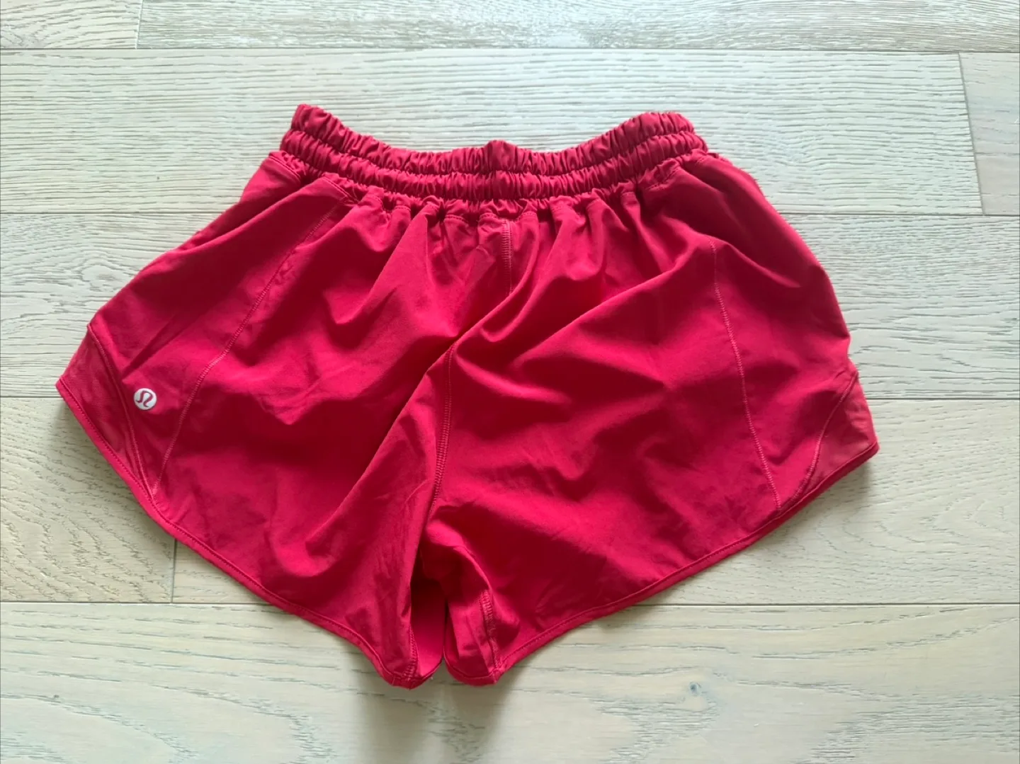 Lululemon hottie hot size 6 red shorts image indicator(2)