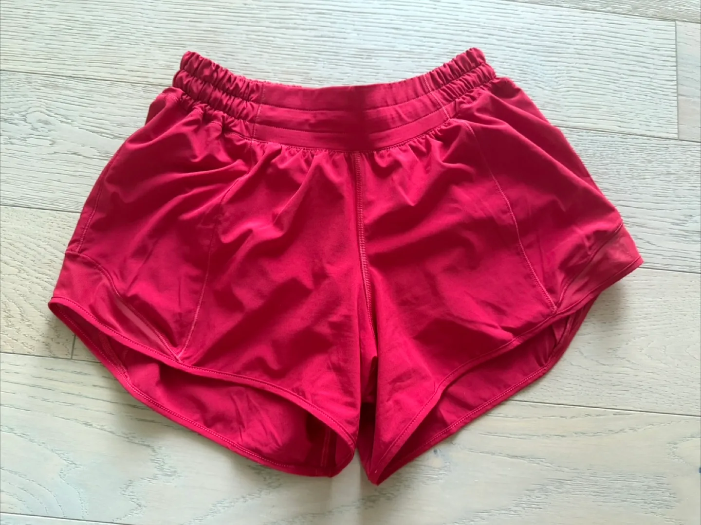 Lululemon hottie hot size 6 red shorts thumbnail