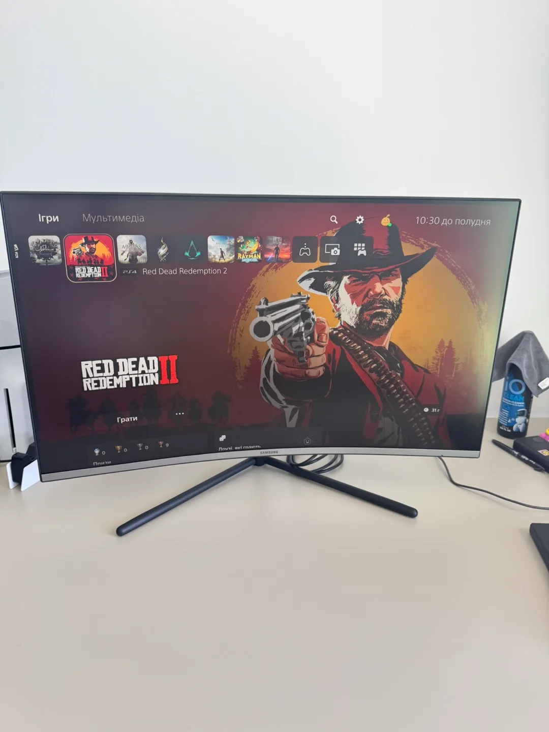 Samsung 32" 4K Ultra HD 60Hz 4ms GTG Curved VA LED Monitor image indicator(3)