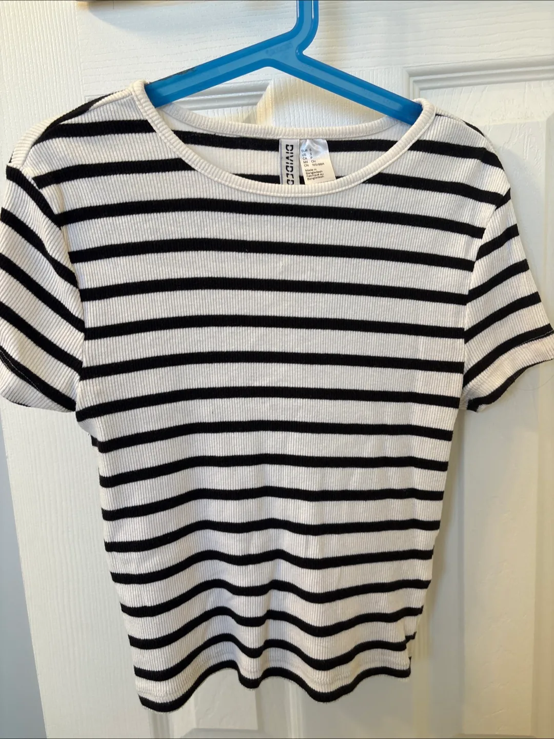 H&M Divided Striped T-Shirt - Size Small thumbnail